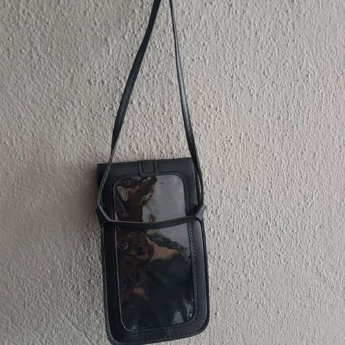 Crossbody bag with gold clasp like new, black