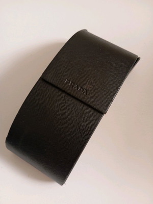 PRADA θήκη για γυαλιά ηλίου