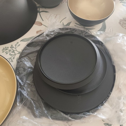 Tupperware Allegra set of 5 pieces new, airtight containers