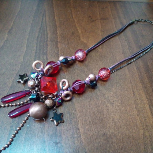 Alternative long necklace with red beads used