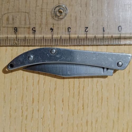Folding knife small used with light wear
