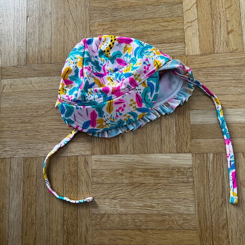 Waterproof beach hat 1-2 years like new Dpam
