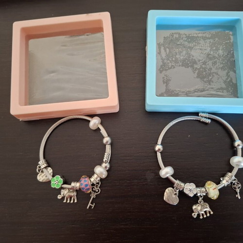 Bracelets with cases like new, sold together or separately