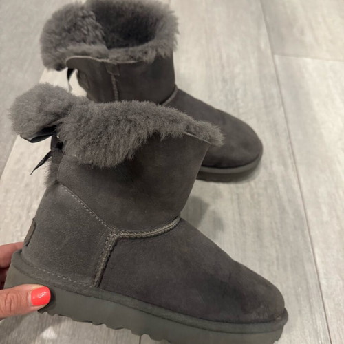 Ugg Bailey Bow women's boots size 37 used, gray