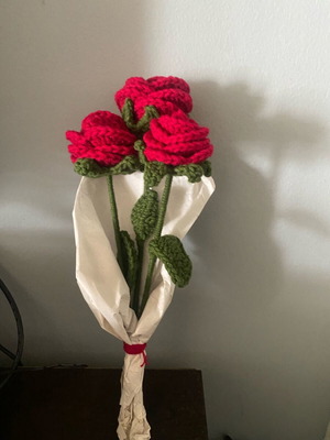 Bouquet of flowers with 3 crocheted roses new