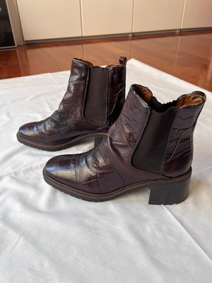 Zara Chelsea Boots Used Brown Croc