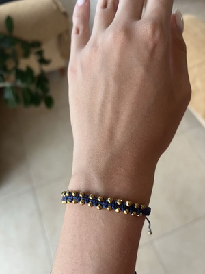 Βραχιόλι macrame με χρυσά στοιχεία κατόπιν παραγγελίας, μπλε