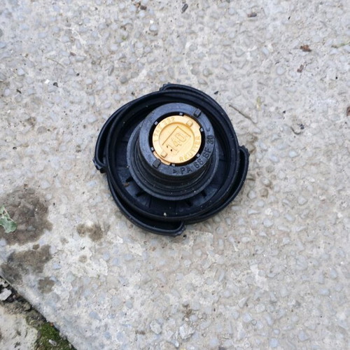 Radiator cap for BMW new