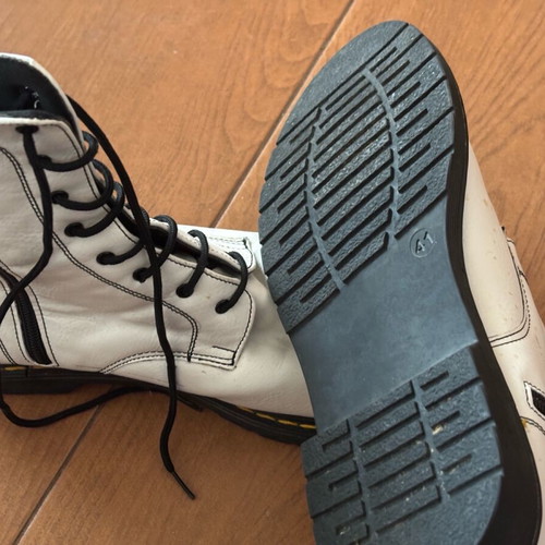 White boots size 41 like new with laces and zipper