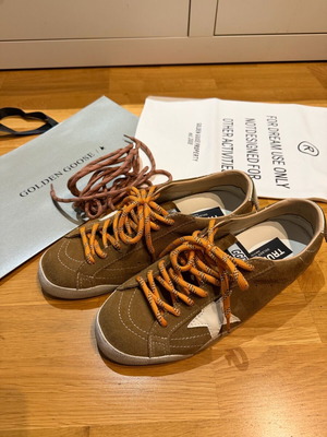 Golden Goose True Star suede sneakers like new, size 43, white and brown