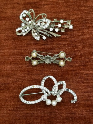Women's pins used, set of 3 pieces