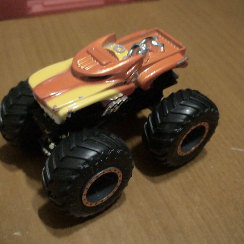 Hot Wheels Monster Trucks Pit Launch & Jam playset used 1:64 2021