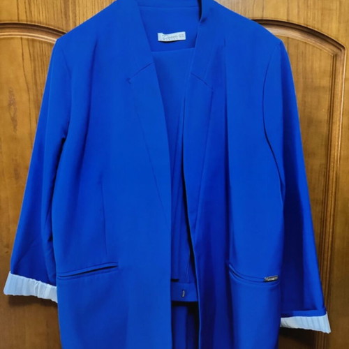 Donna blue pant and jacket set like new