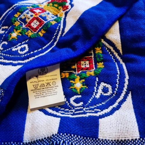 Porto collectible scarf like new, official