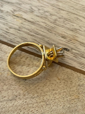 18K Solitaire Ring with Large Diamond Like New