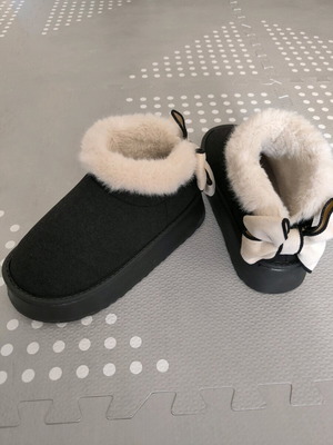 Winter snow boots with bow and inner fur, new, size 37