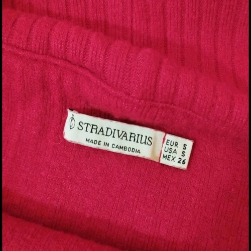 Stradivarius red off-shoulder blouse like new, size S