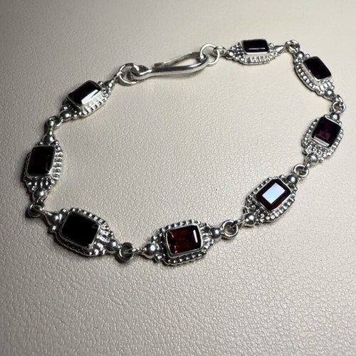 Vintage 925 Sterling Silver Bracelet with Natural Faceted Garnets used