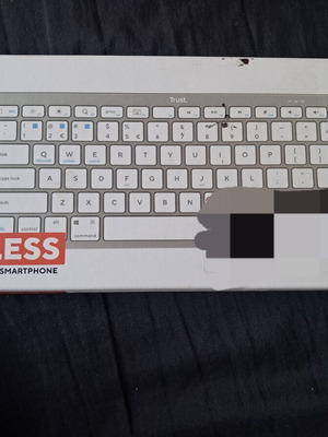 Trust wireless keyboard like new, white Bluetooth