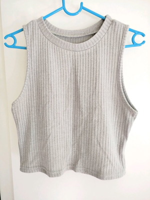Women's crop top used, size M