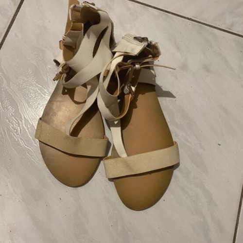 Flat white sandals, size 39