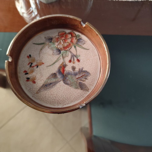 Chinese vase 30cm with ashtray, broken rim