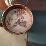 Chinese vase 30cm with ashtray, broken rim