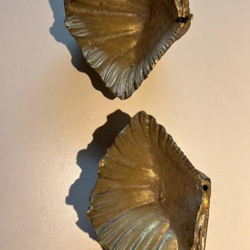 Brass press-papiers in clam shell shape like new