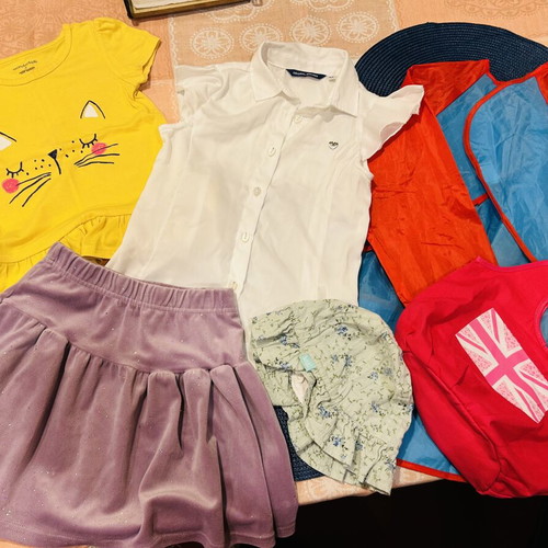 Summer girls' clothing set like new, age 4-6, colorful