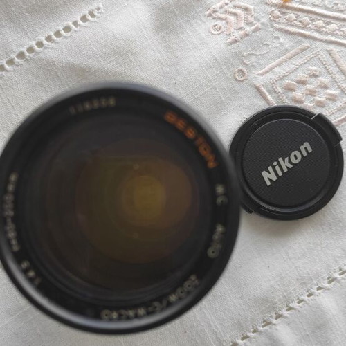 Nikon lens like new with case