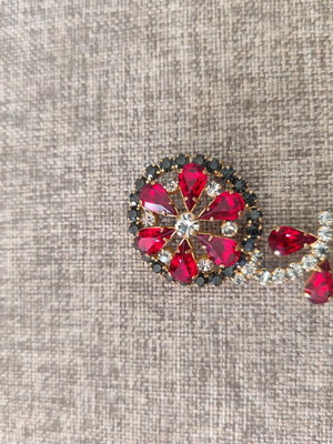 Pin used, missing clasp