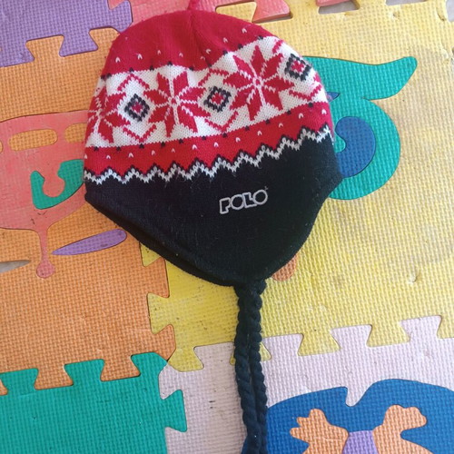 Polo wool hat like new, size M, black and red