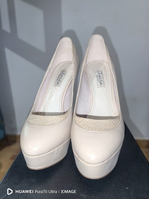 Γόβες Charles & Keith 38 νούμερο μπεζ σαν καινούργιο, τακούνι 6 ίντσες