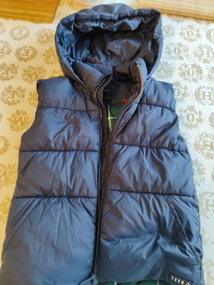 Nukutavake sleeveless jacket, blue