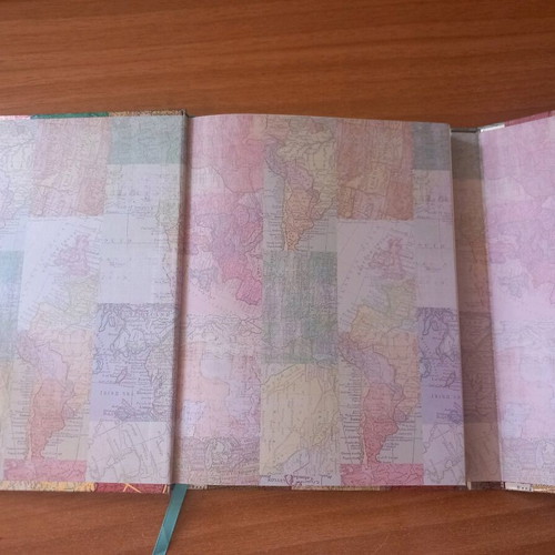 Notebook like new book-style with magnetic closure