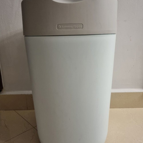 Tommee Tippee Twist and Click Diaper Disposal Bin like new