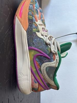 Nike Kyrie 8 Circle Of Life basketball shoes, multicolor, size 43