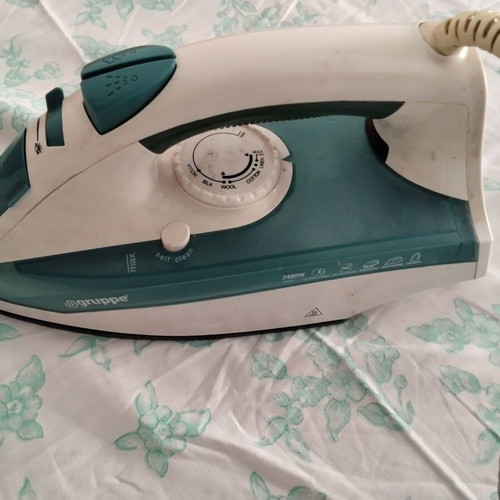 Steam iron like new