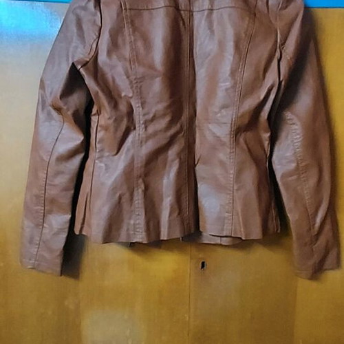 Women's leatherette jacket cinnamon color like new, thin seasonal