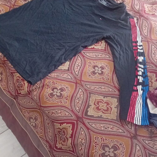 Tommy Hilfiger black t-shirt like new, size L
