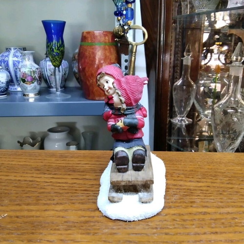 Porcelain figure of children playing from 1990 like new
