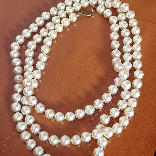 Vintage pearl necklace with fishhook clasp, like new
