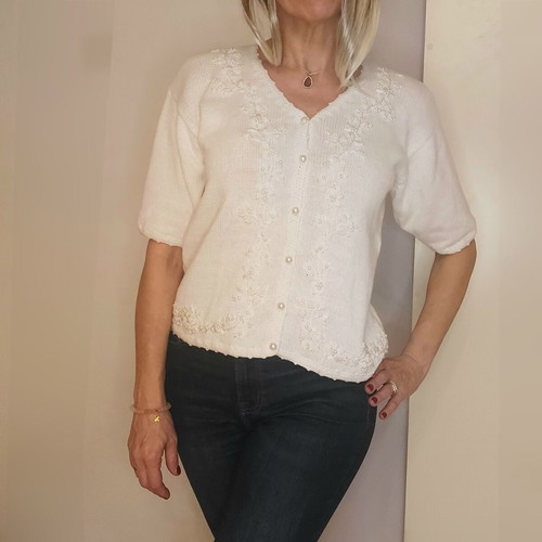 Sellecca women's white blouse like new with pearl buttons and embroidered designs size M