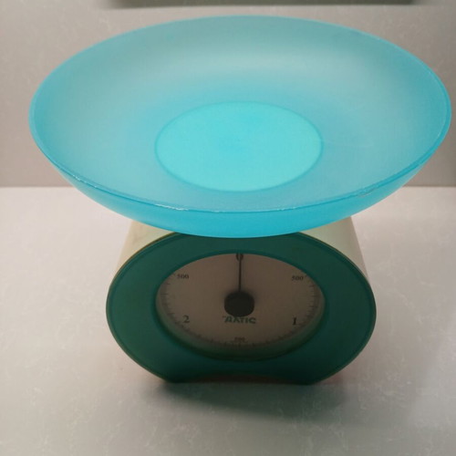 Vintage Altis kitchen scale turquoise plastic, like new, collectible