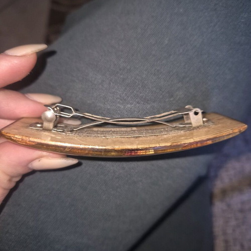 Hair clip in earthy tones like new