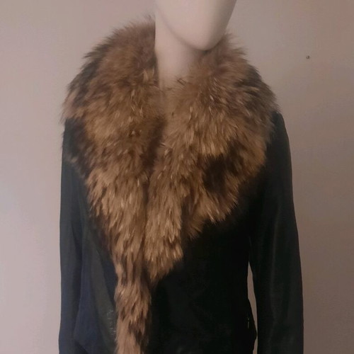 Leather jacket with natural fox fur collar like new, size S-M, black and brown