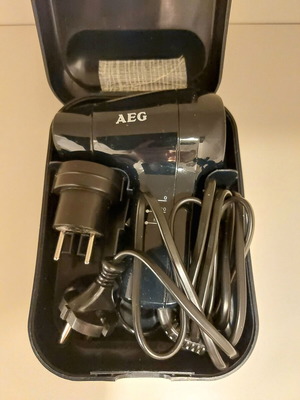 Πιστολάκι μαλλιών ταξιδιού AEG μεταχειρισμένο με σκληρή θήκη και αντάπτορα