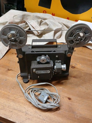 Παλιός προτζέκτορας φορητός μεταχειρισμένος, made in Japan