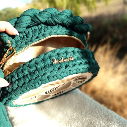 Wooden knitted handmade bag green new with gold chain