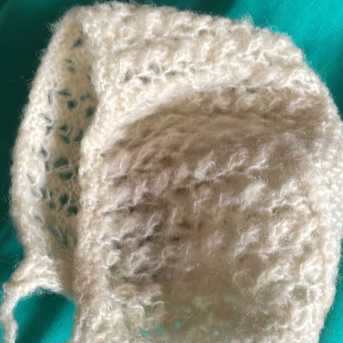 Knitted hats new, 2 pieces, pink and white, woolen
